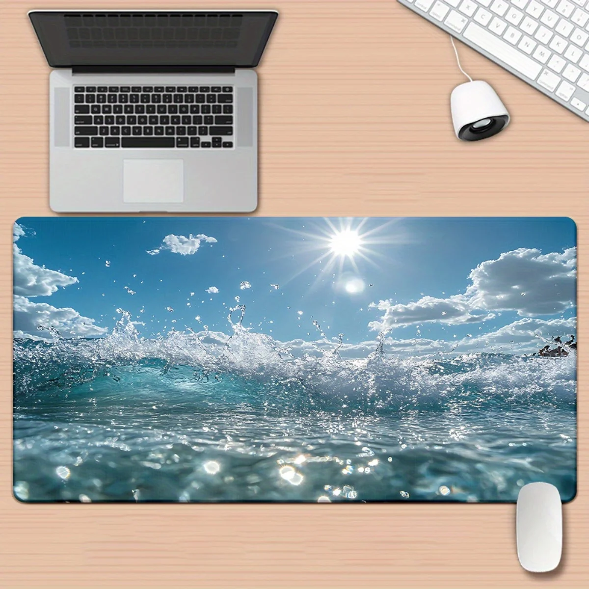 

Коврик для мыши стандартного размера, достаточно пространства для движения мыши в офисе, при игре, учебе и работе.