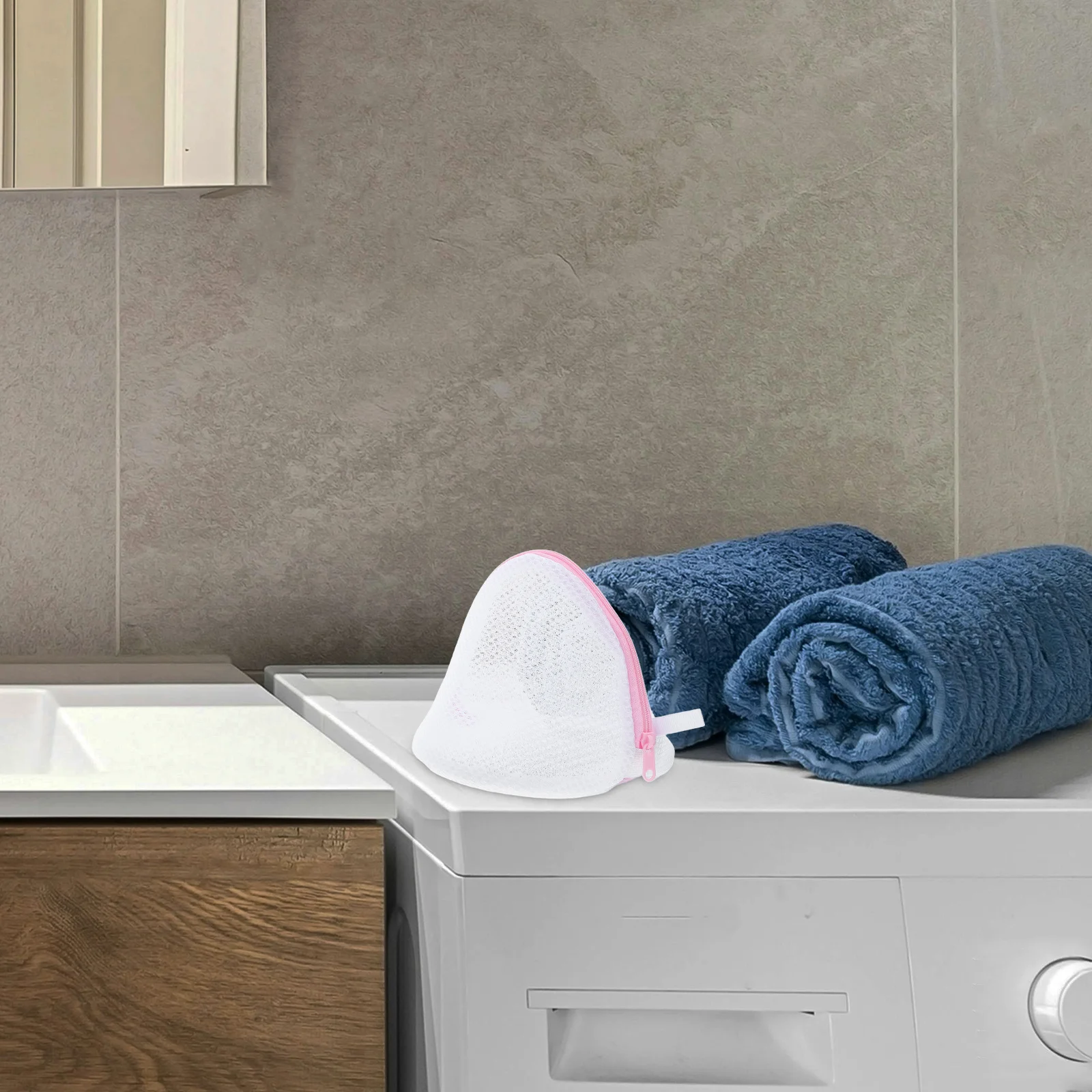 

4Pcs Bra Laundry Bags Mesh Wash Zipper Reusable Protective Bags for Bras Lingerie Socks Machine Cleaning