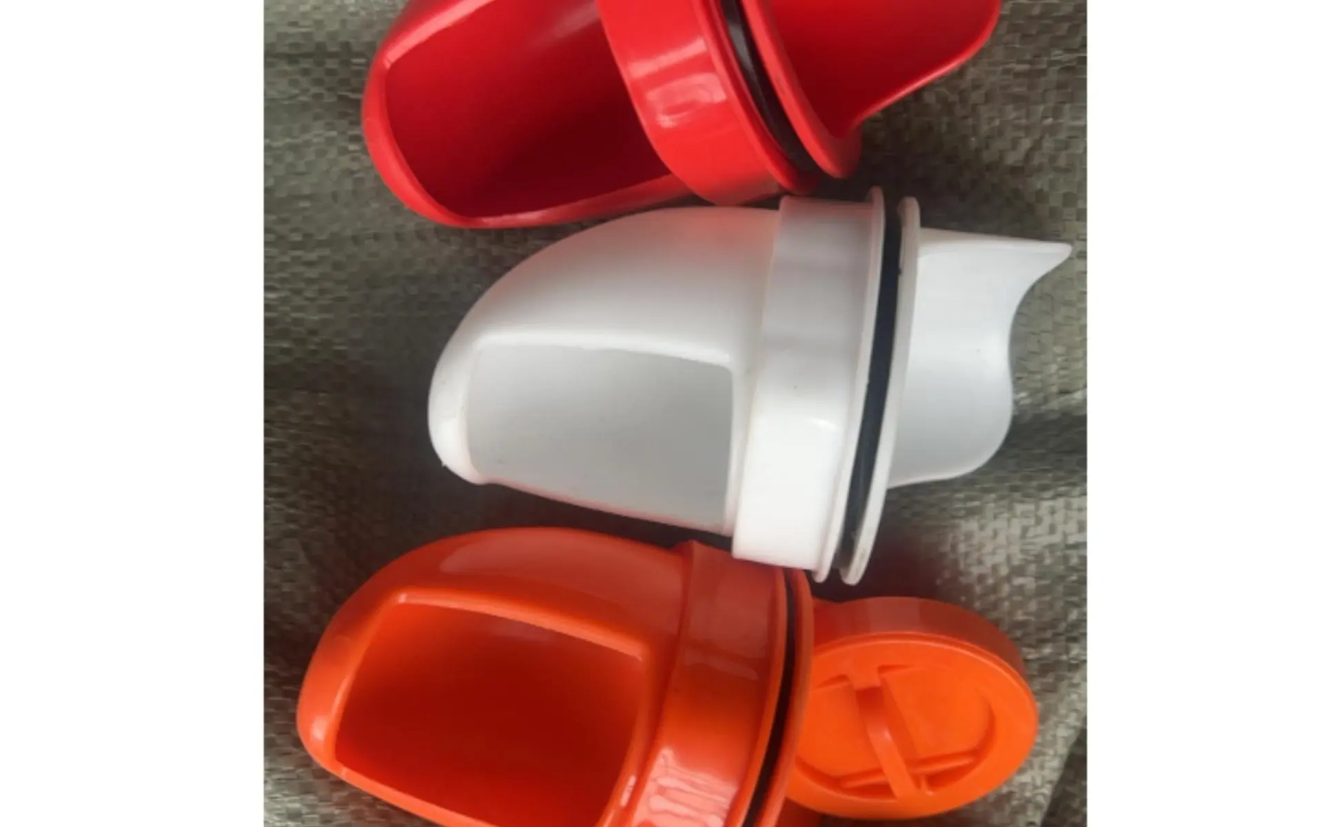 Weighted Poultry Feeder Waste Reducing Automatic Chicken Feeder Chicken Feed Trough No Clogging Livestock Feeding Equipment Weighted Poultry Feeder Waste Reducing Automatic Chicken Feeder Chicken Feed Trough No Clogging Livestock Feeding Equipment