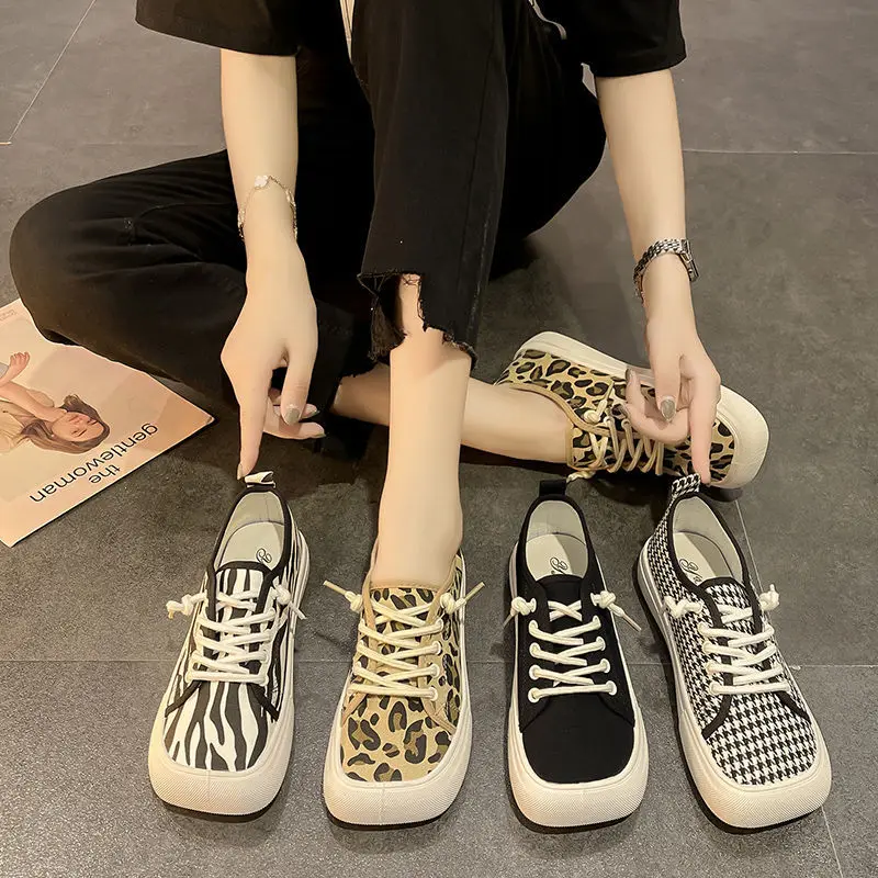 Wide Feet Square Toe Canvas Loafers Women\'s Leisure Lace Up Sneakers Platform Leopard Zebra Print Shoes Student Running Shoes