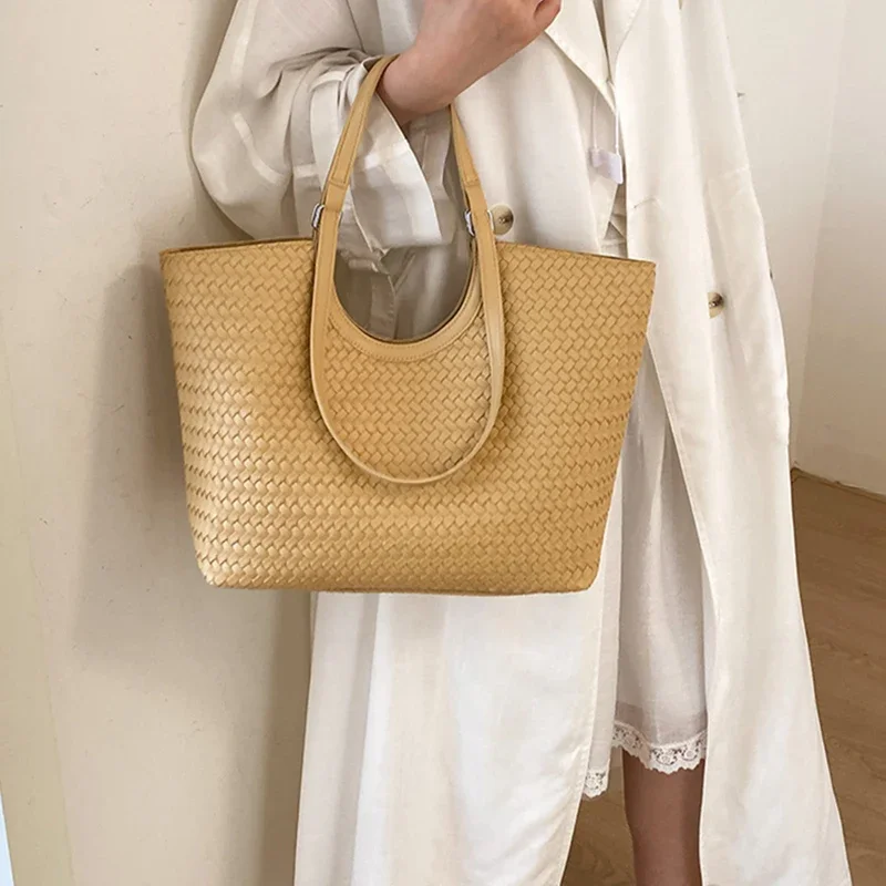 Koreanische Rattan-Geflecht-Umhängetasche, Große Kapazität Damen-Tragetasche, Sommerliche Lässige Einfache Urlaubs-Strand-Pendler-Handtasche – Detail 4