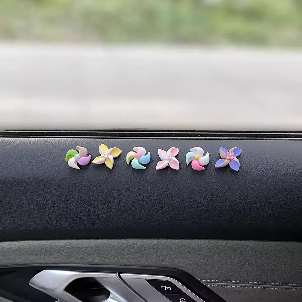 Car New Small Windmill Rotating Gyro Creative Decorative Sticker Car Jewelry Lady Cute Accessories Small Ornament Center Console