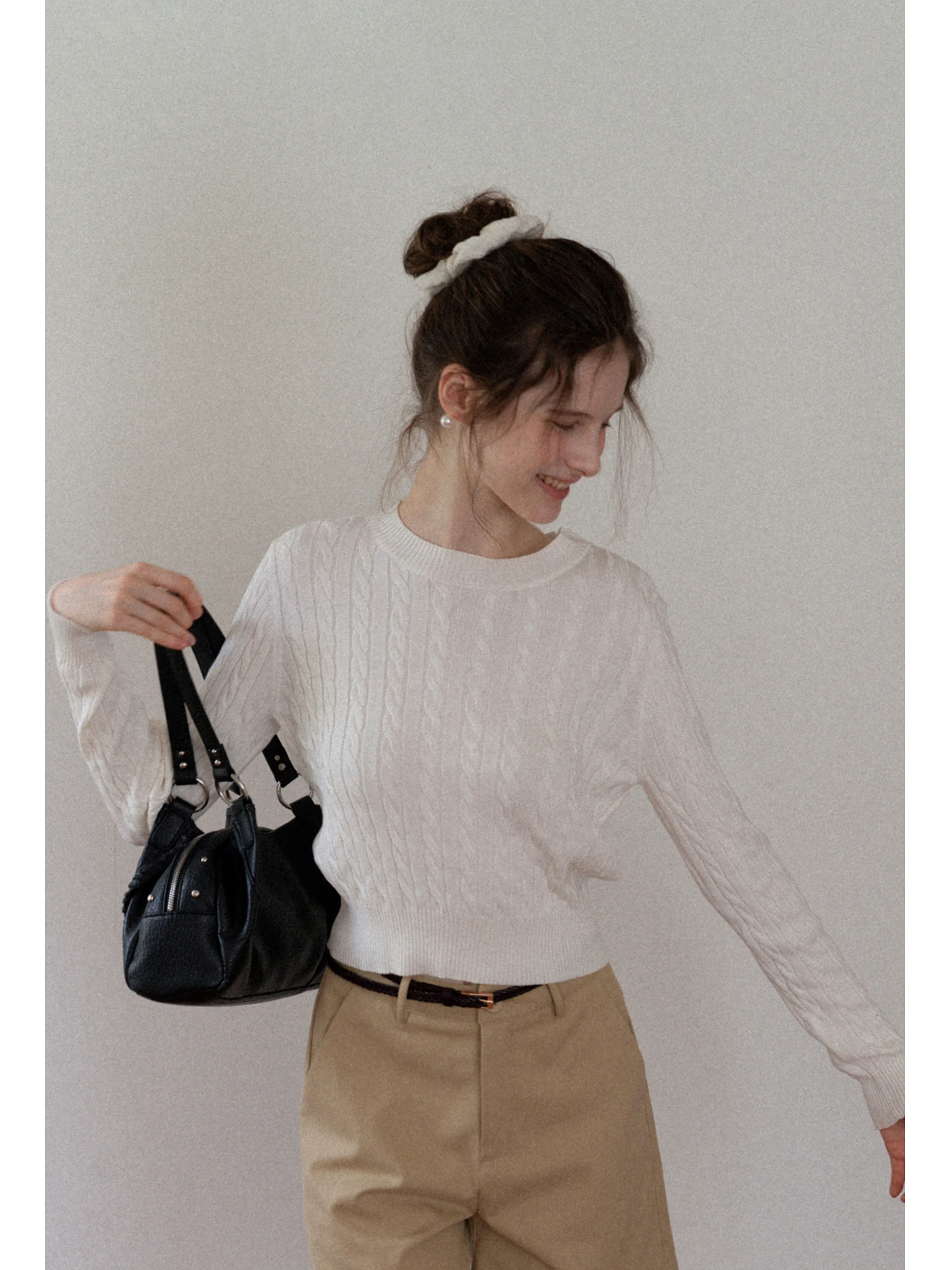 

Slim Fit Long Sve Knitted Sweater Casual round Ne Twist Eggka Top Comfortable Breathable Versatile for Commuting And Dai...