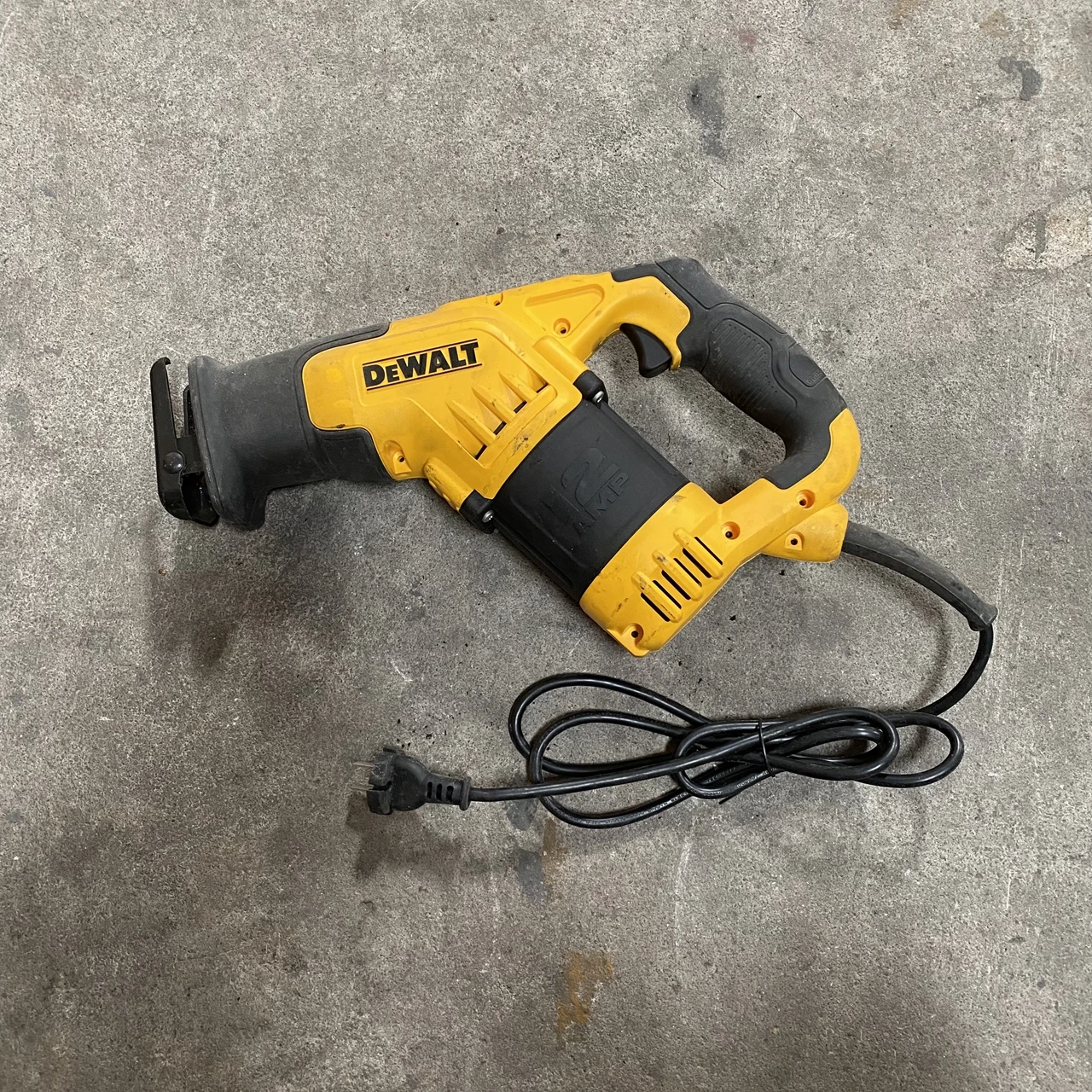 

Электрическая сабельная пила DEWALT DWE357, ручная пила, пила для резки древесины и металла, электропила 110 В, б/у