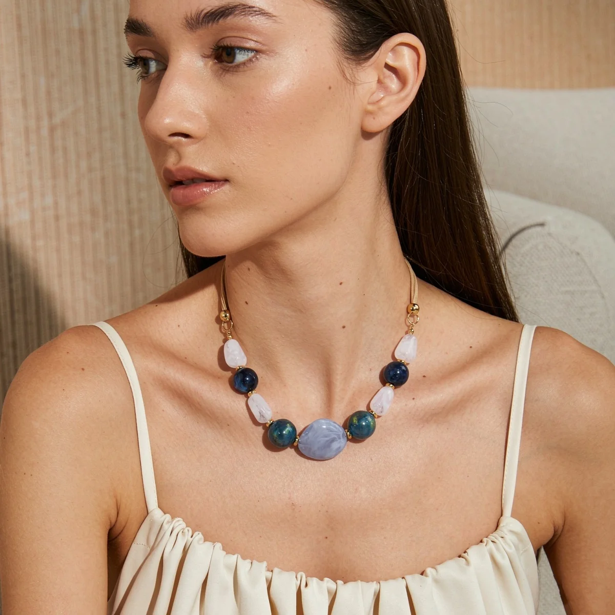 Ins Vintage Mehrfarbige Unregelmäßige Acrylperlen-Halskette für Damen und Herren, Handgefertigte Samtkette, Harzperlen-Choker, Ästhetischer Schmuck – Detail 5
