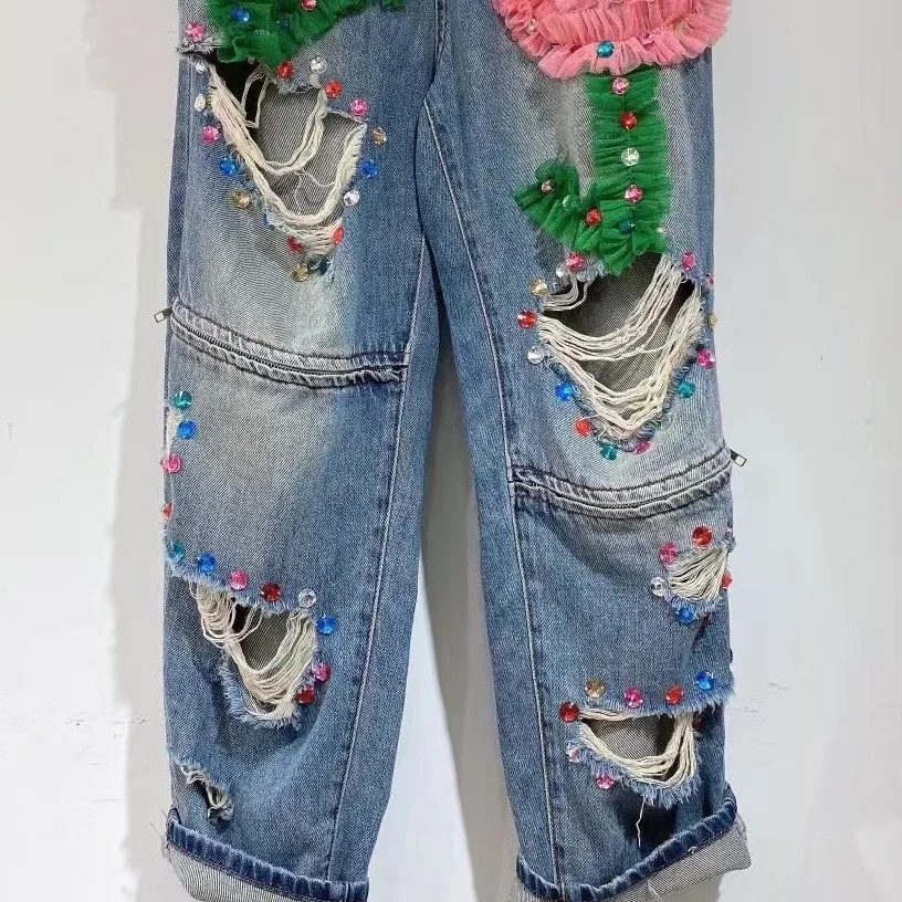 Jeans rasgado com lantejoulas cravejadas de cristal para mulheres, calças floridas, roupas femininas, contas da indústria pesada, marca de moda, primavera e verão, novo, 2024