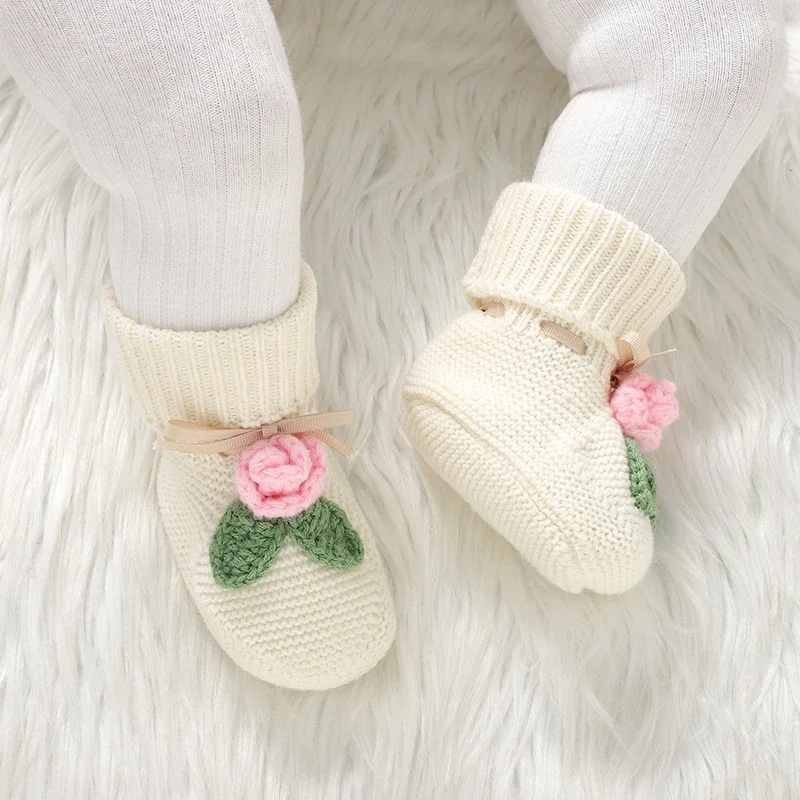 Zapatos de punto para bebé, calcetines cálidos para niña, botas con lazo Floral, calzado para recién nacido de 0 a 18 meses, hecho a mano