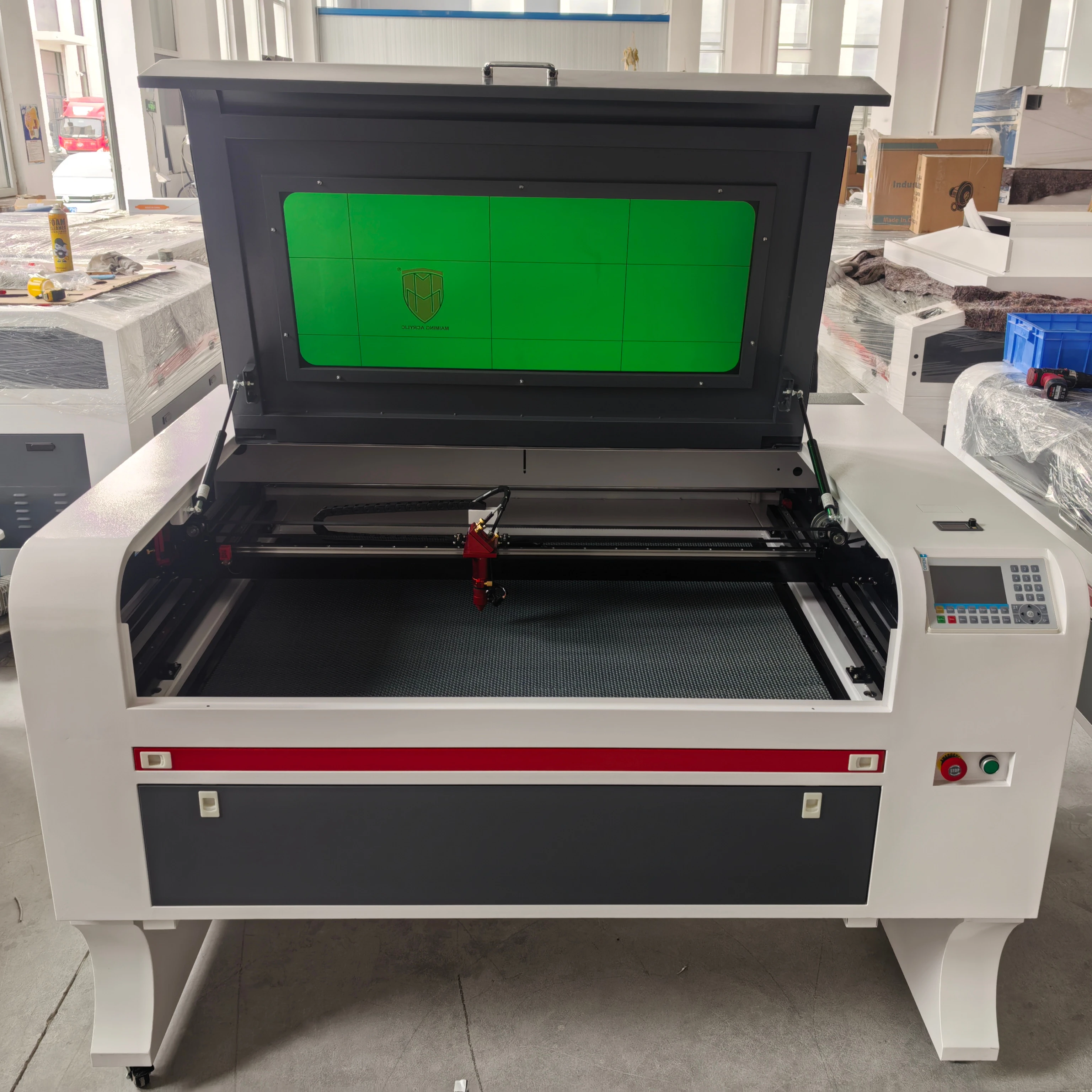 

Надежный малогабаритный высокоэффективный станок для лазерной резки CO2 с рабочей зоной 1000*800 мм для резки акрила/дерева/кожи/ПВХ