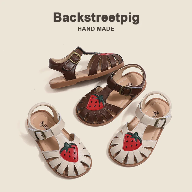 Girls Sandals 2024 Summer New Strawberry Fashion Leather Children's Sandals Soft Bottom Hollowing Beach Shoes Children's Shoes