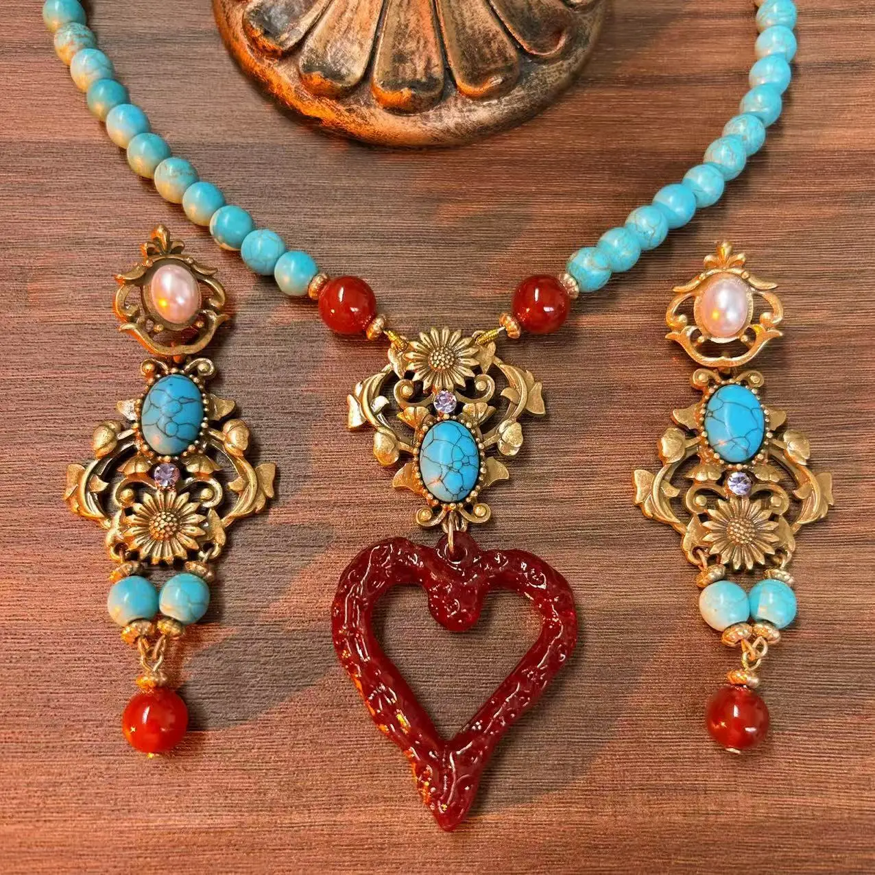 [Old Times]Vintage Medieval Heart Turquoise Beaded Necklace Retro Palace Tassel Exaggerated Distressed Metal Neck Jewelry 0034