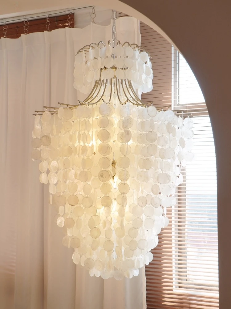 

2025 New French Cream Shell LED High-end Restaurant Creative Living Room E27 Retro Bedroom Romantic Wind Chime Lighting Fixtures