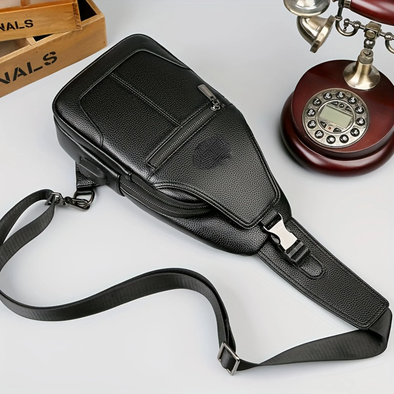 

Men's Outdoor Sports & Leisure High-Capacity Shoulder Bag