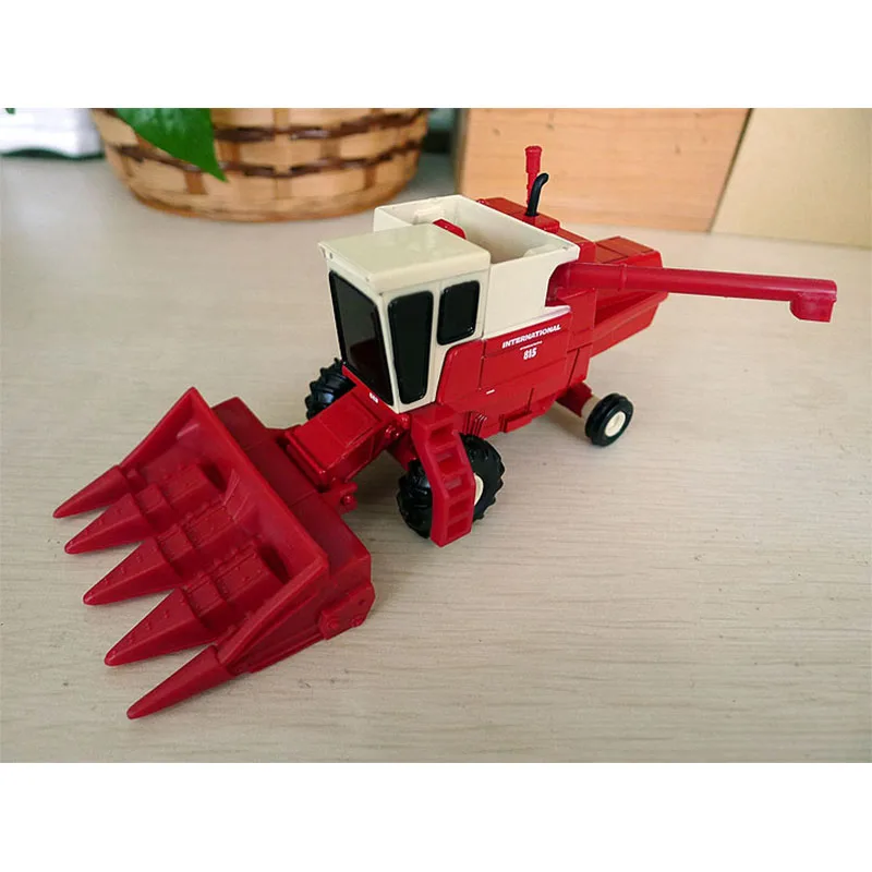 

Diecast Alloy 1:64 Scale 815 Combine Harvester Agricultural Machine Model Adult Classic Collection Display Ornament Gift