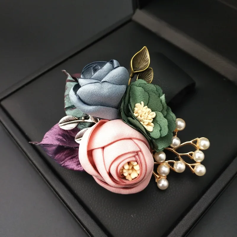 2021 New Korean Cloth Art Flower Brooch Pearl Lapel Pins Female Wedding Jewelry Fashion Brooches for Women Clothing Accessories