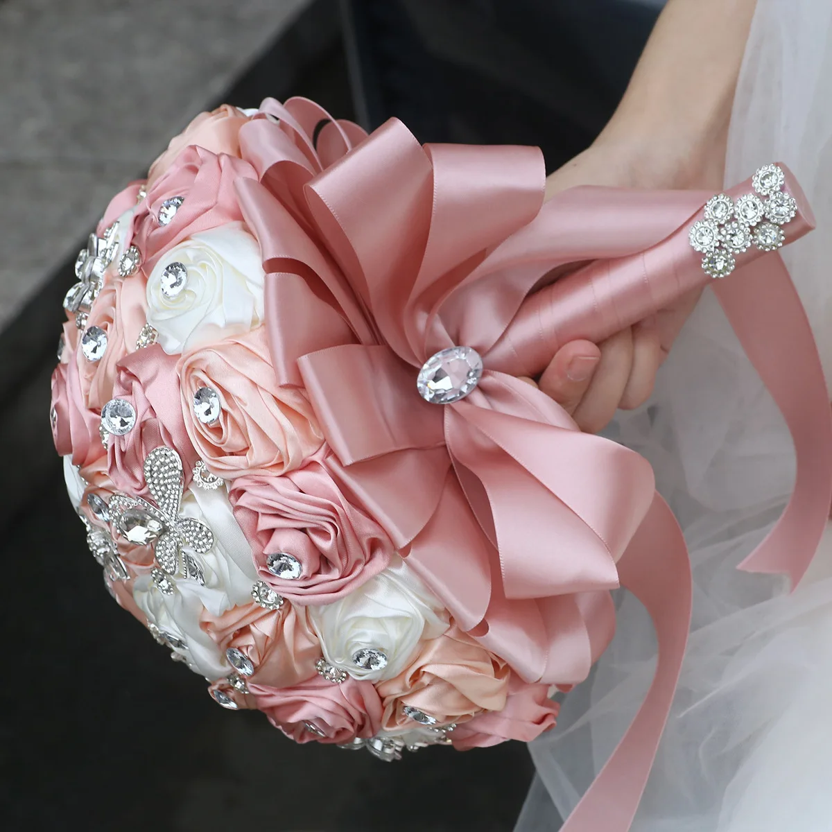 

Romantic wedding bouquets and bow decorations are suitable for engagement, home decoration and wedding