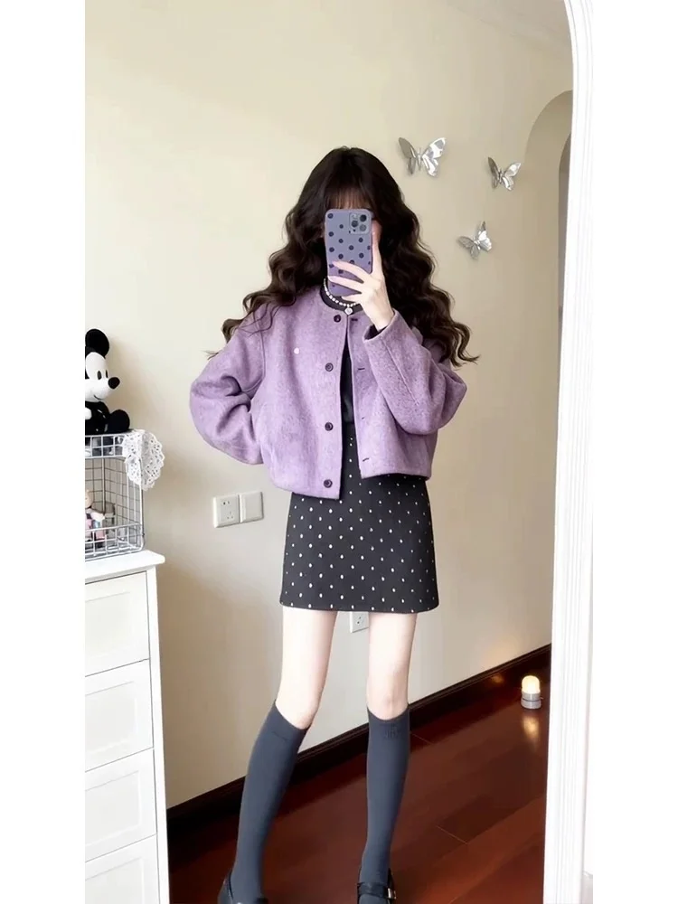 

Корейский зимний комплект одежды: фиолетовая юбка в горошек и верхняя одежда, комплект из двух предметов, модный женский комплект с круглым вырезом и пуговицами.