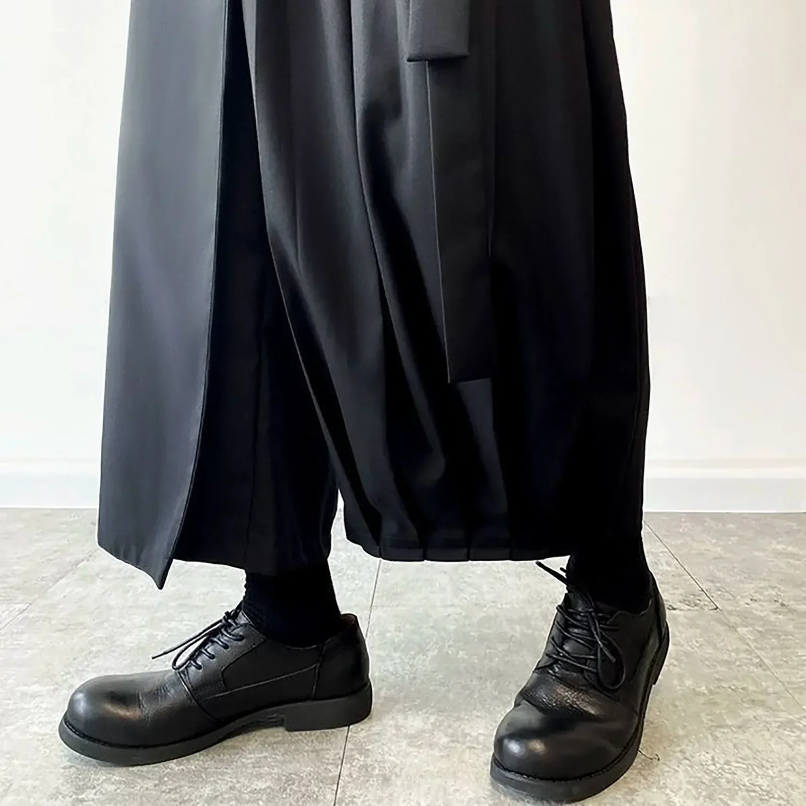 Retro Dark สไตล์ผู้ชายกระโปรงกางเกงขากว้างแฟชั่น Baggy กางเกง Kendo Culottes สีทึบ LACE-up ชายกระโปรงกางเกงญี่ปุ่น