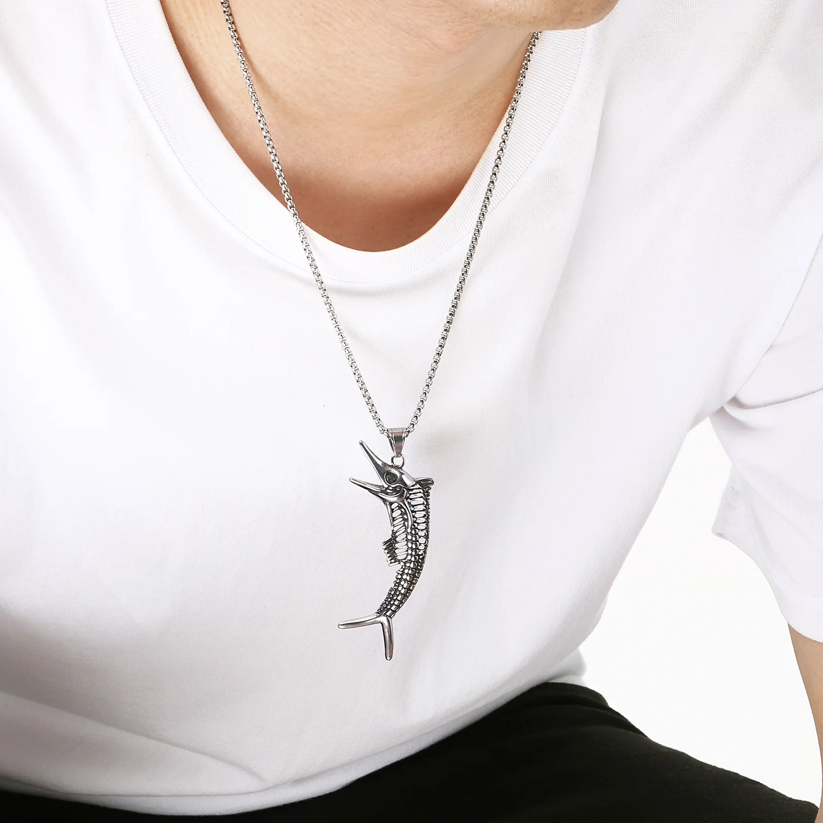 Fashion Street Singapore - Collana con ciondolo a forma di