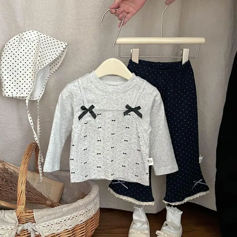 

Милые топы с бантом для девочек + расклешенные брюки в горошек, костюм, детская одежда, осень 2022, новый комплект одежды с длинными рукавами для маленьких девочек