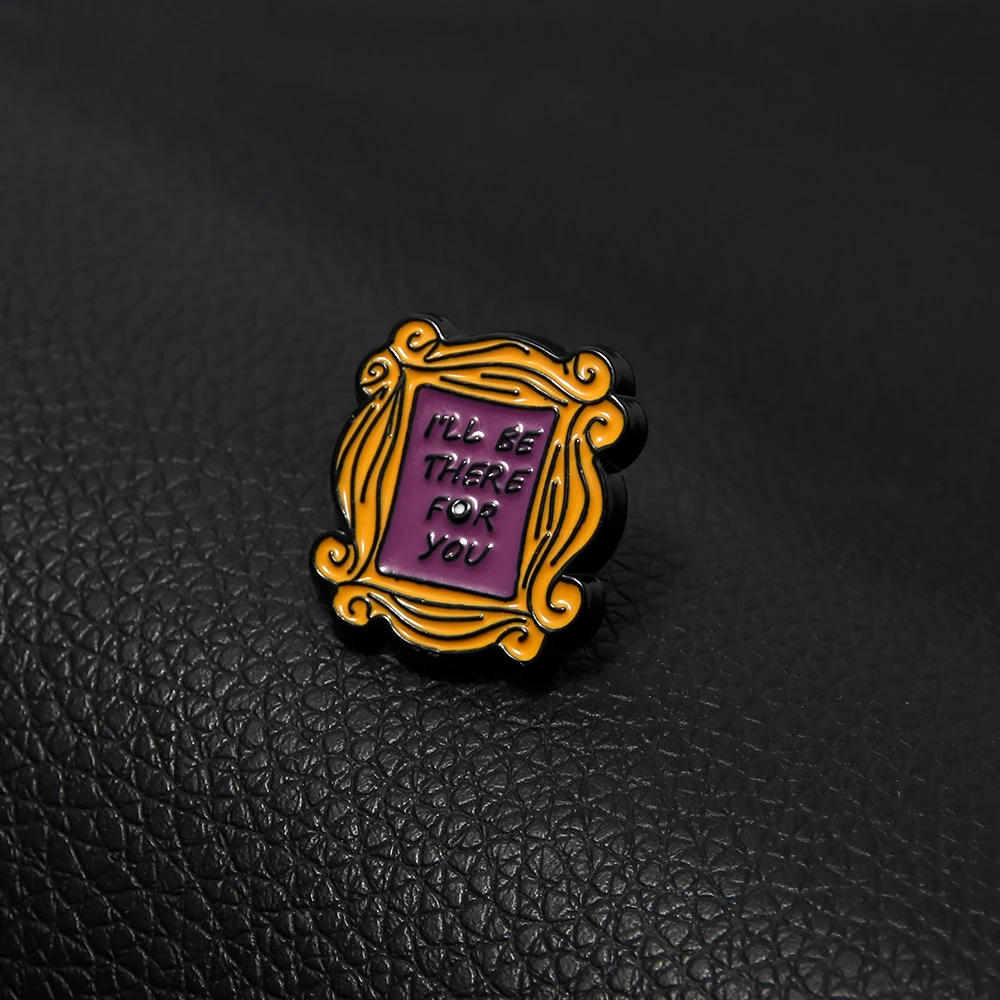 أصدقاء برنامج تلفزيوني دبوس المينا ، بروش تركيا ، شارة طية صدر السترة ، سأكون هناك من أجلك ، قطة مخصصة ، جراد البحر أريكة ، هدية مجوهرات للجماهير #5