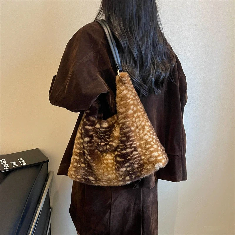 Autumn Winter Faux Fur Shoulder Bag Deer Spot Print Plush Underarm Bag Women Fashionable Versatile Leather Handle Design Handbag