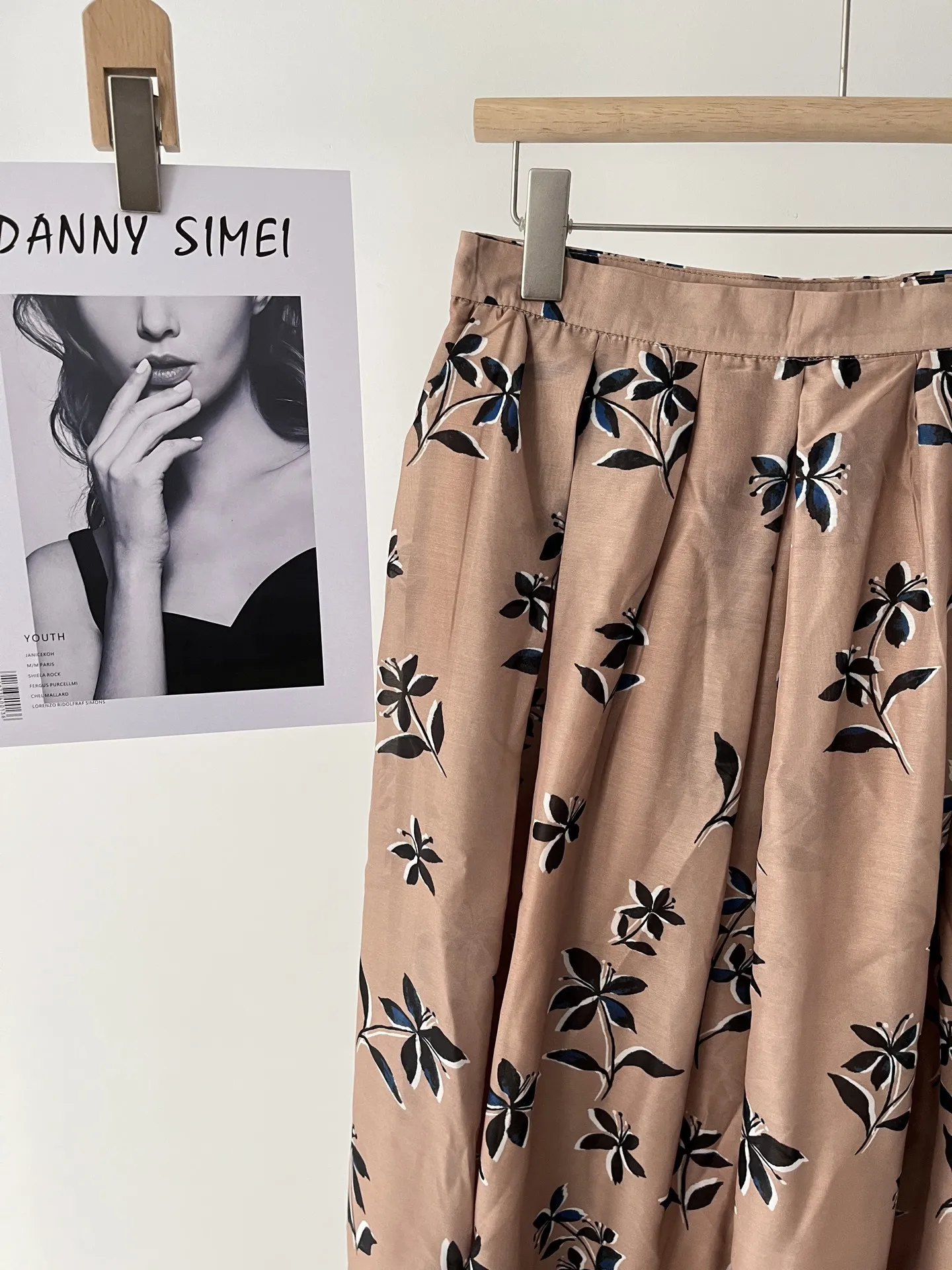 Damska letnia nowa plisowana spódnica o kroju A z elastyczną talią 030-0815