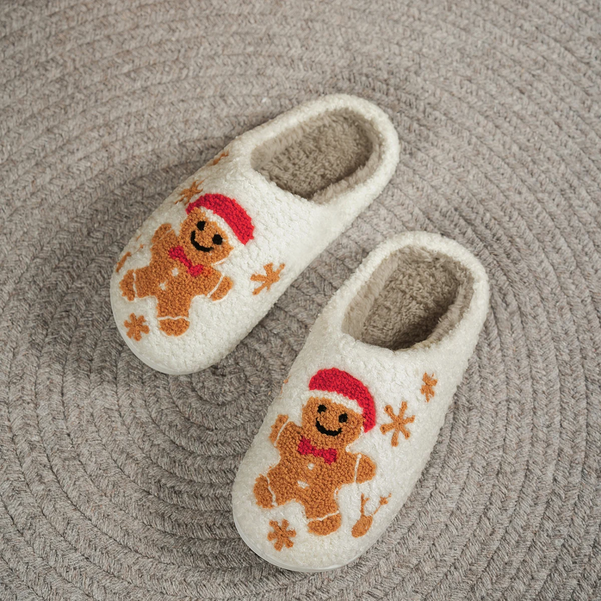 Modische Damen-Hausschuhe mit Weihnachts-Lebkuchenmann-Motiv, Weich und Bequem für den Innenbereich, Festliche Paar-Winterschuhe für die Feiertage – Detail 5