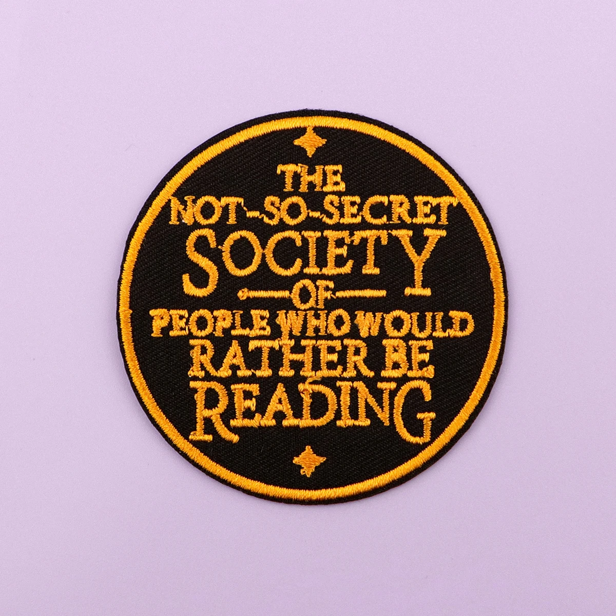 Рисунок 5 - Милые нашивки с изображением енота на одежде