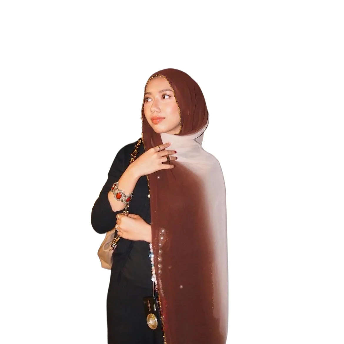 

Популярный в 2026 году длинный мусульманский платок из шифона с градиентным перламутровым эффектом и металлической цепочкой из бусин