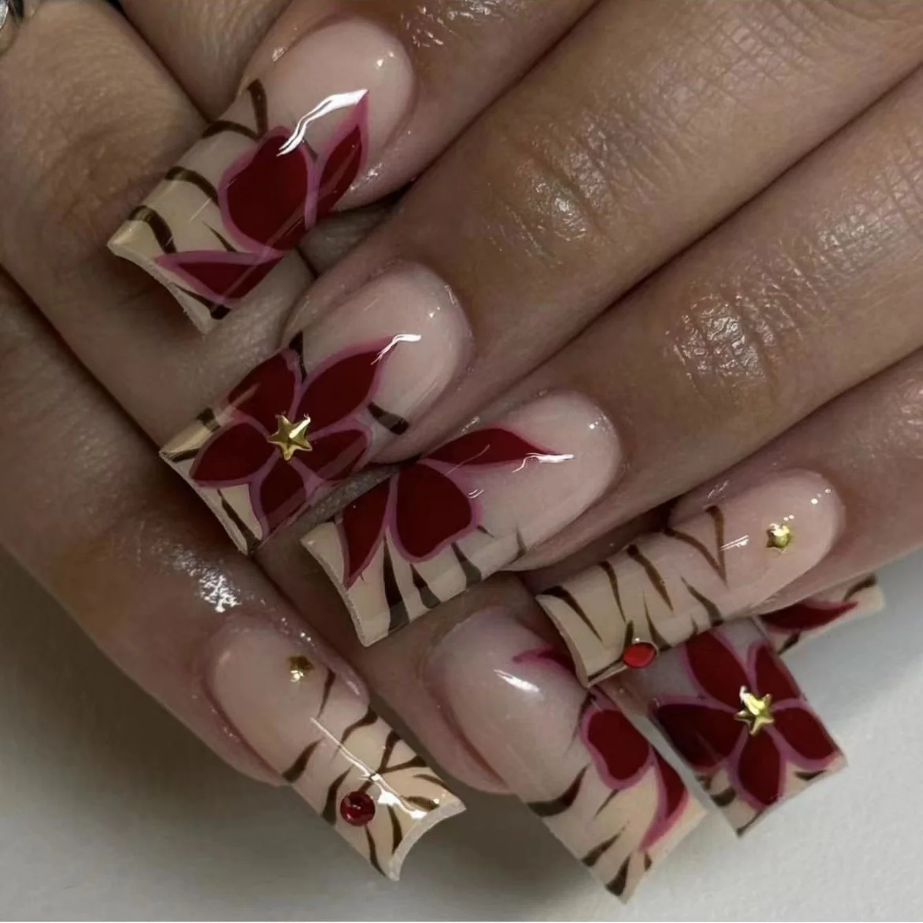 

24pcs Stripe Tips Press on Nails Sets with Red Flower Star Design Mid-length Square False Nail Art Wearable Ballet Fake Nails