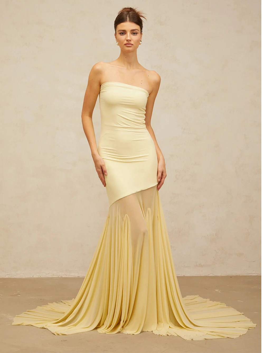 2025 جديد لطيف نمط أصفر فاتح شبكة الحرير الجليد الربط حمالة فستان طويل مع سوينغ كبير سليم صالح الورك المعانقة Fashionab