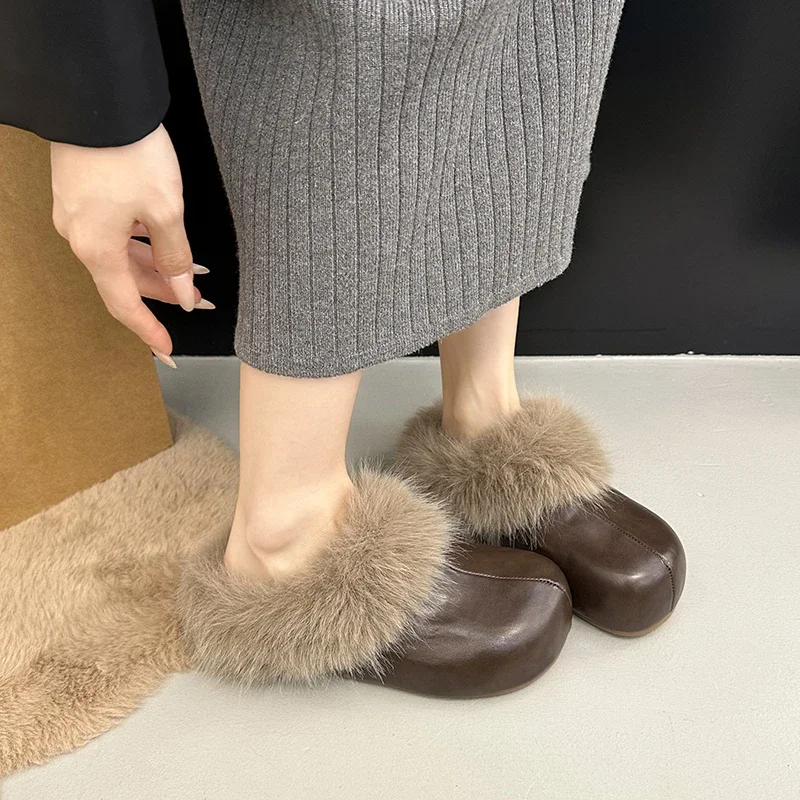 أحذية وشباشب قطنية ذات نعل سميك ومتعددة الاستخدامات وبسيطة ذات وجه جلدي للنساء لشتاء 2025