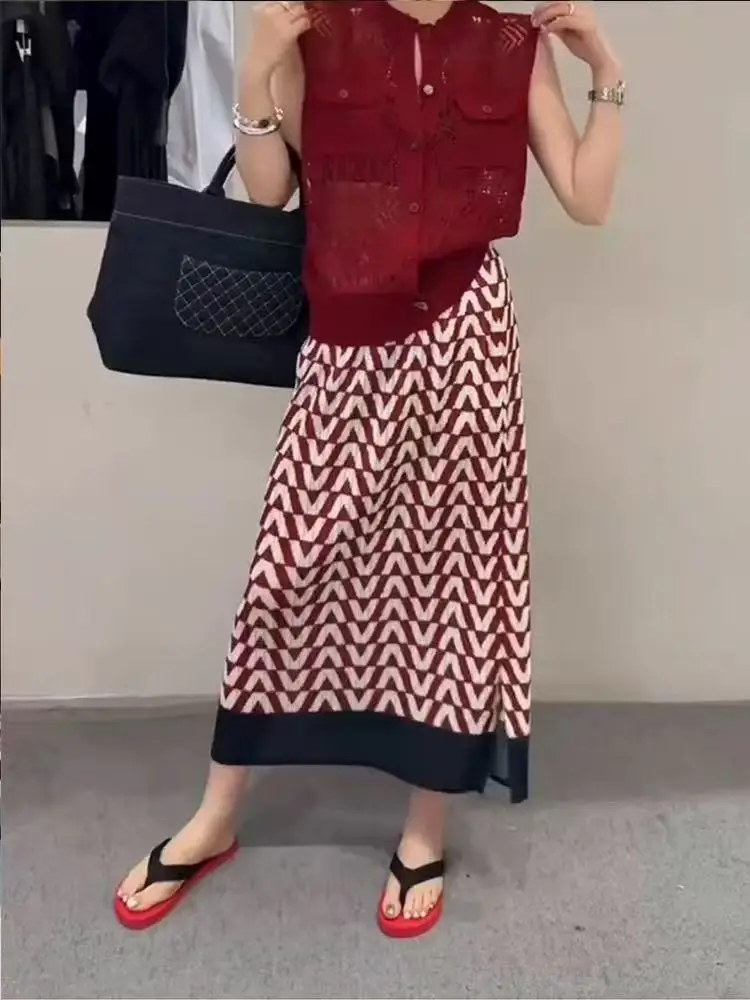

Miyake Pleated Skirt for Women in Summer, High-end and Niche Retro High Waisted Straight Tube Slim Fit A-line Skirt