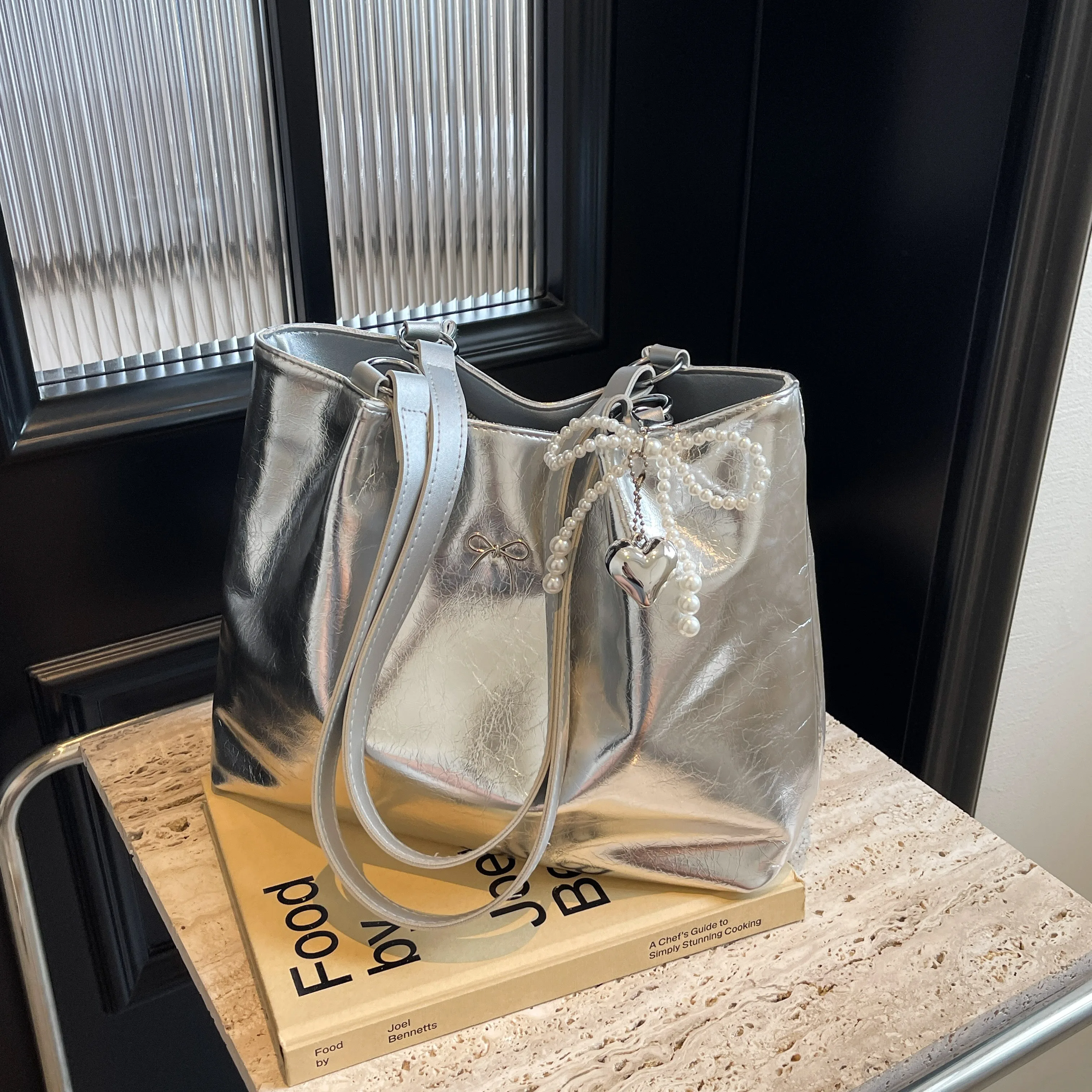 

Leisure commuting large capacity bag for women 2024 new high-end shoulder bag, fashionable handheld tote bag