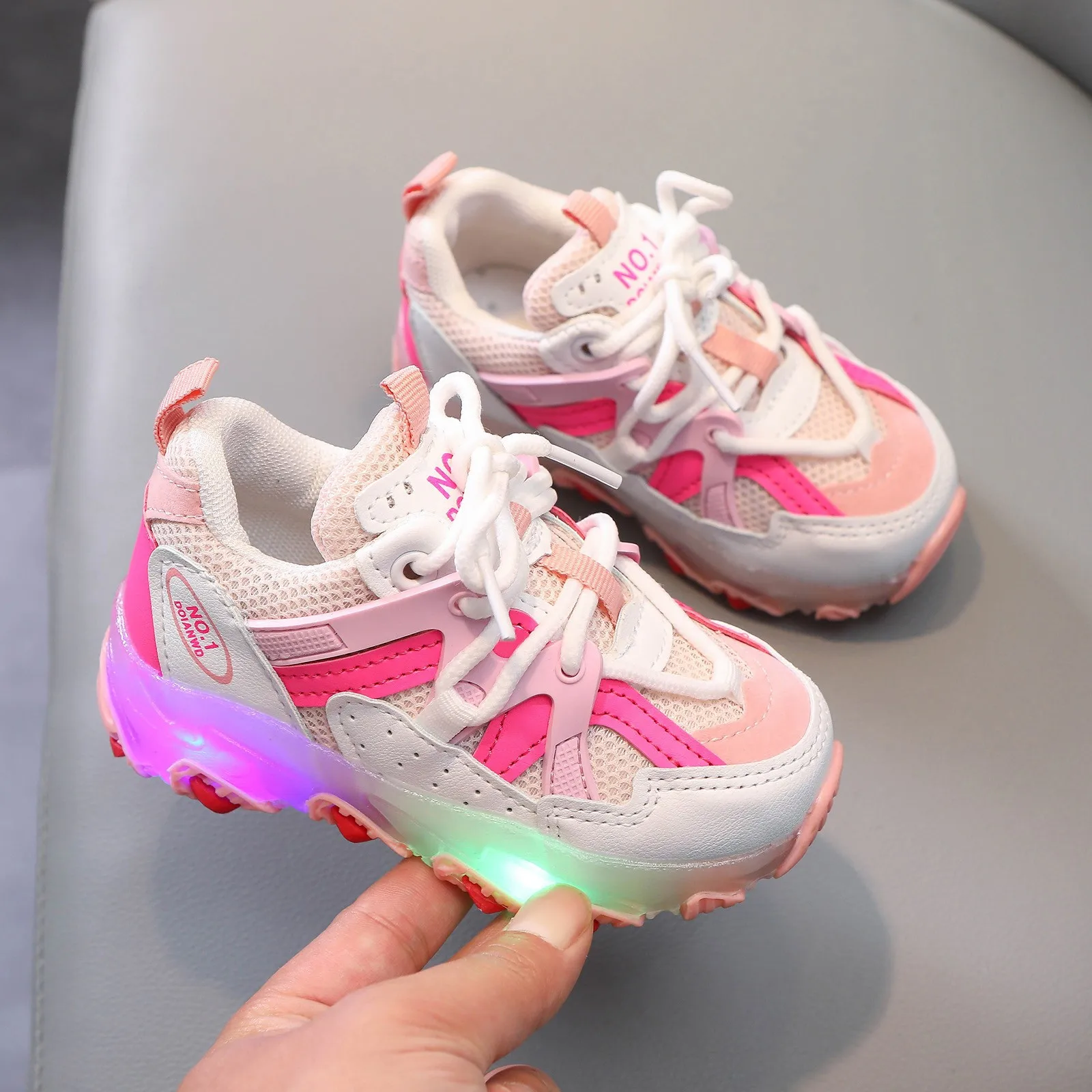 Fashion Children Lighting Shoes for Boys Girls Light Up Shoes Kids Shoes Sports Shoes Breathable Mesh Comfortable Sneakers