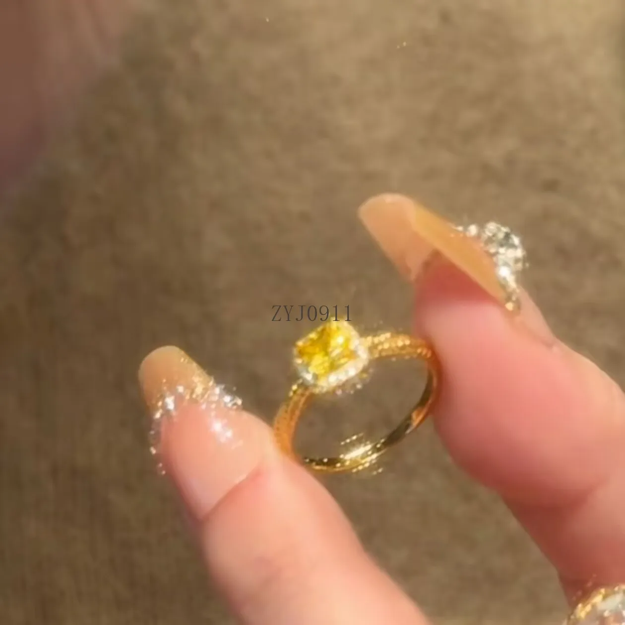 Super flash pequeno cubo de açúcar anel moda feminina luz luxo personalidade alto sentido requintado anel feminino