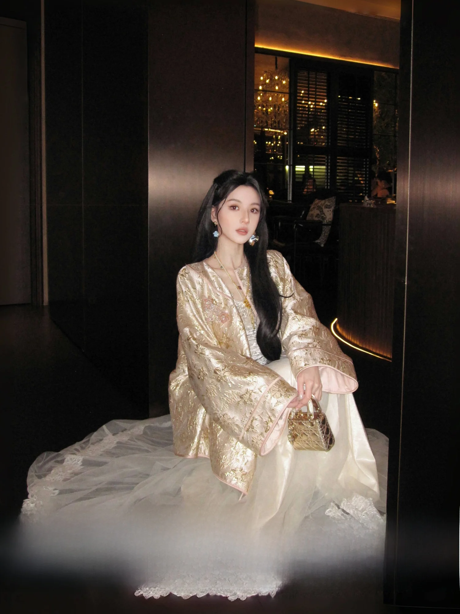 

Новая китайская хлопковая куртка с золотой вышивкой и кружевной отделкой, женская верхняя одежда свободного кроя с длинными рукавами и круглым вырезом