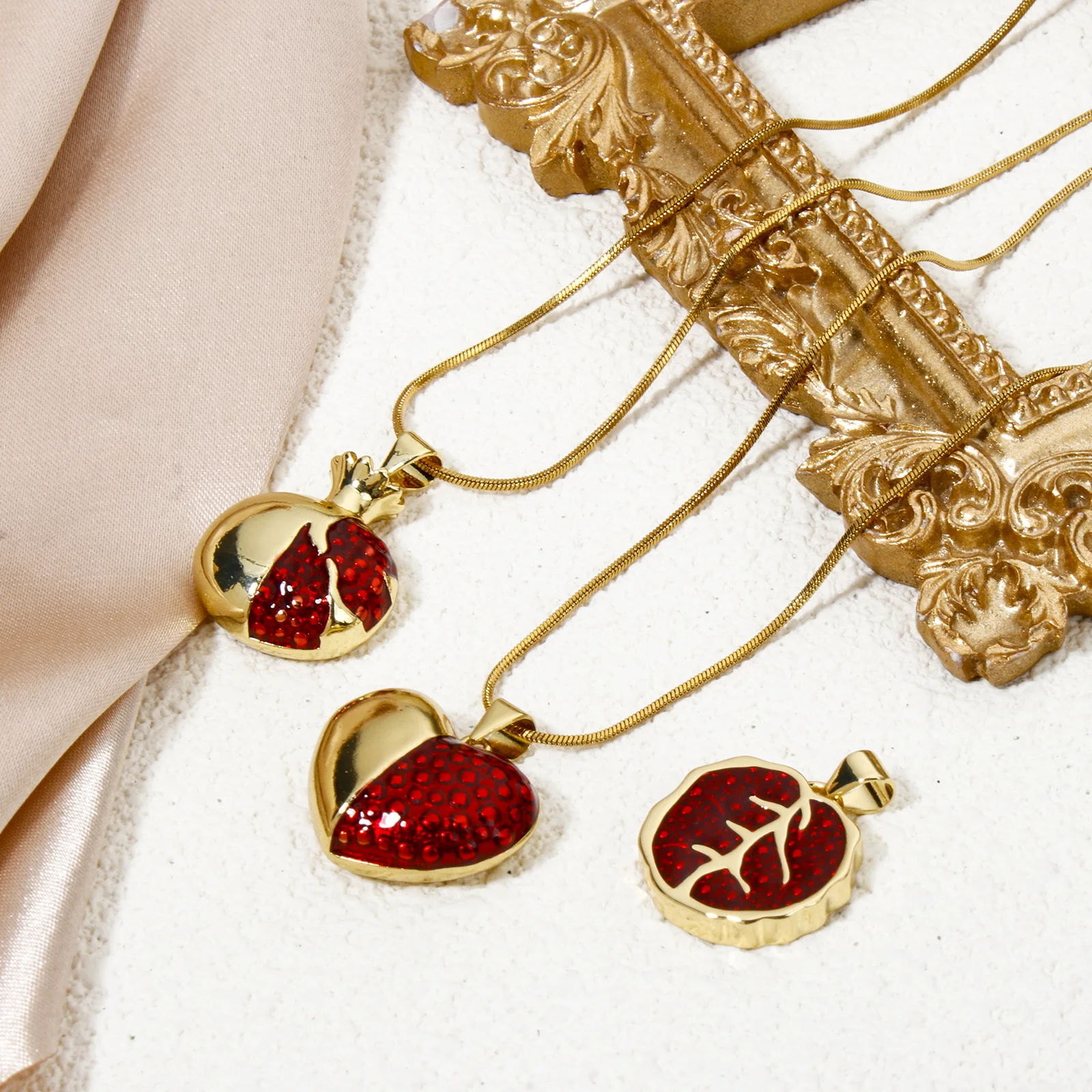 1pc New Brass Charm Gold Color Geometric Heart Red Red Pomegranate Enamel Pendant DIY Necklace For Women Party Jewelry Findings