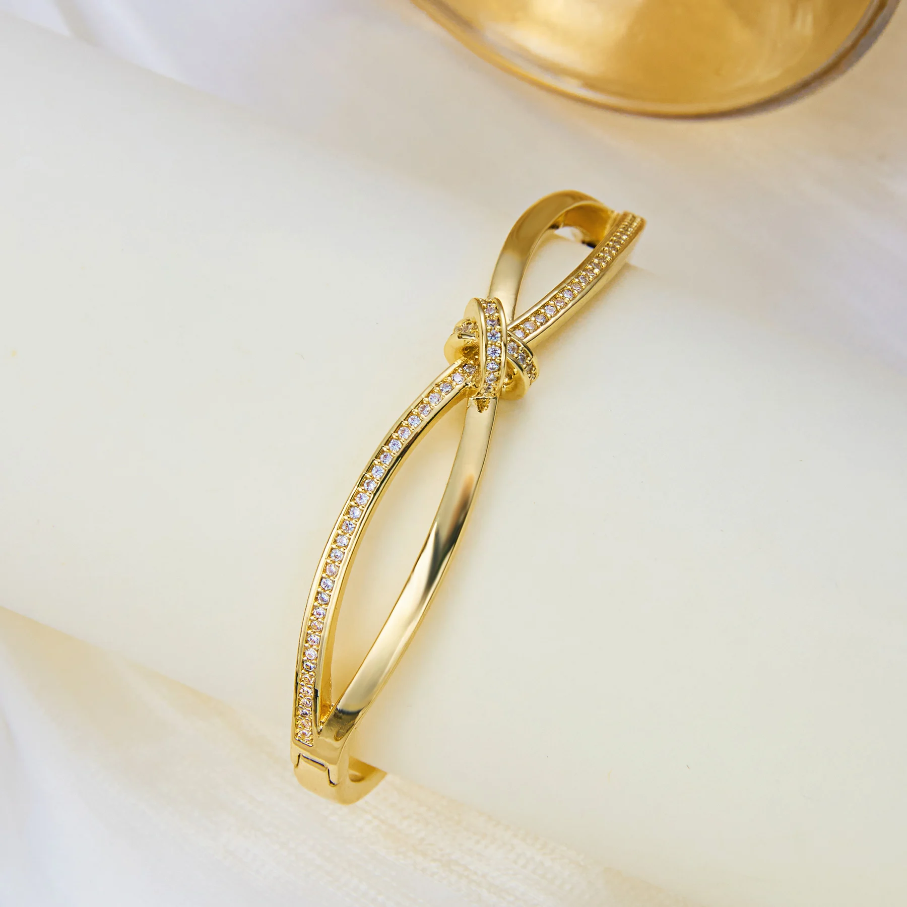 Feines Geometrisches Zirkon-Armband für Frauen Minimalistische Tennis-Kette Gedrehter Knoten Manschetten-Armreif Modischer Stapelbarer Schmuck Geschenke – Detail 6
