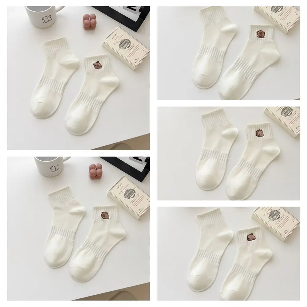 5 pares de calcetines de capibara de dibujos animados con absorción de sudor, calcetines antideslizantes de capibara con puntos, calcetines de tubo medio, calcetines transpirables para mujeres y estudiantes