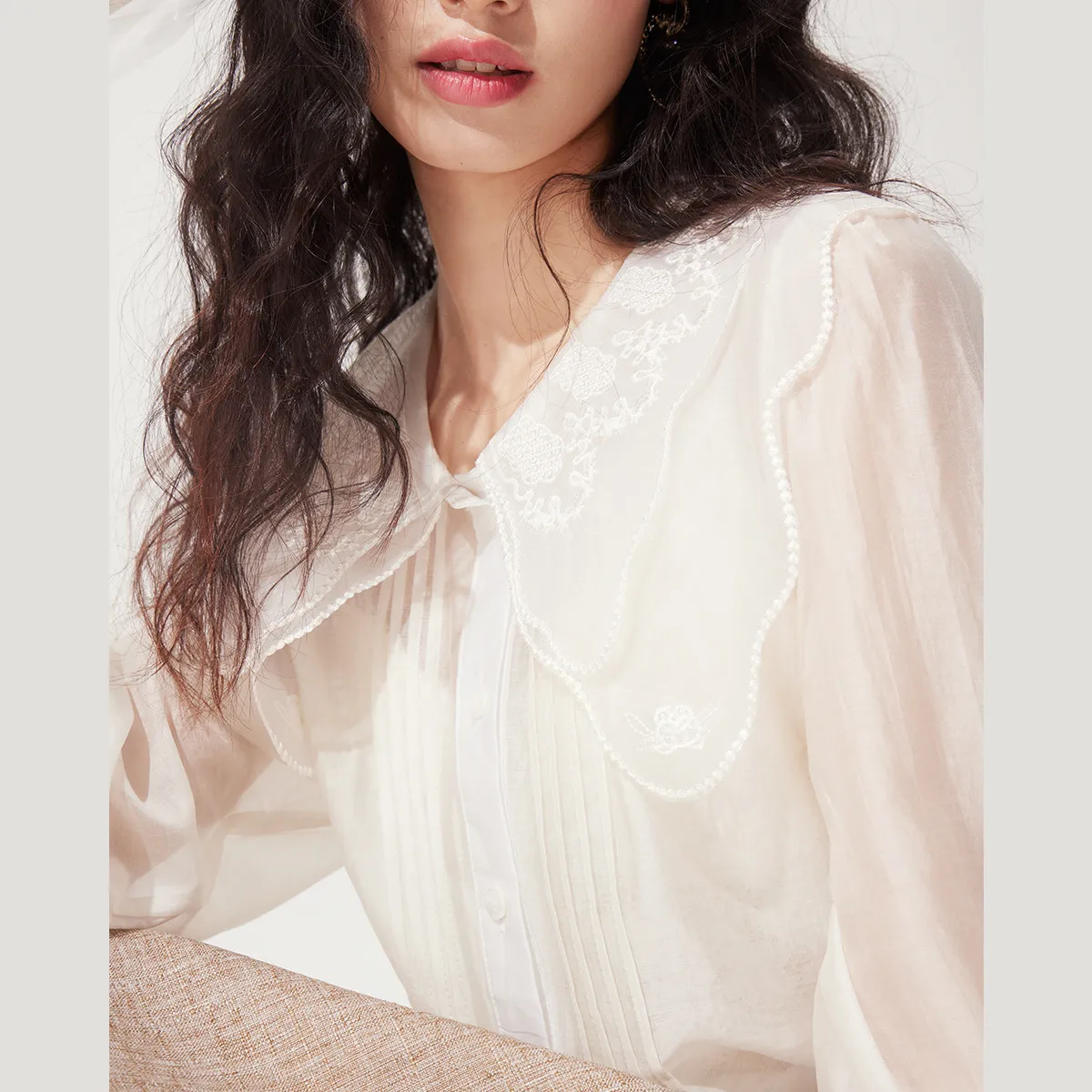 

Весенне-летняя женская белая рубашка с двойным слоем, вышивкой и рюшами на воротнике, универсальная (полупрозрачная)