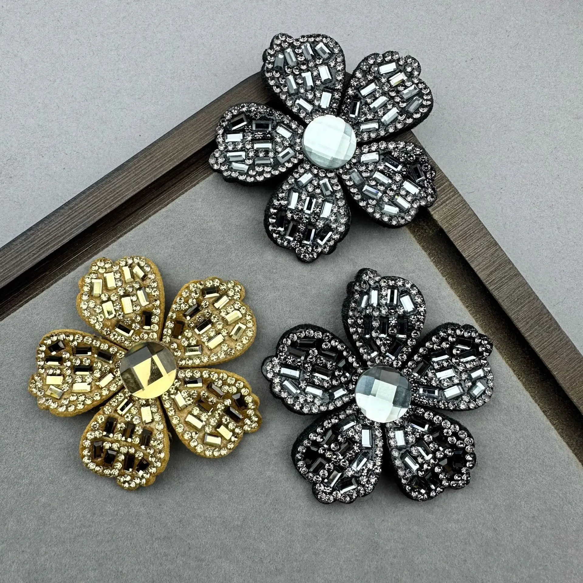 

2 шт. новые стразы горячий бриллиант пять лепестков цветок DIY аксессуары для головного убора одежда сумка обувь патч DIY