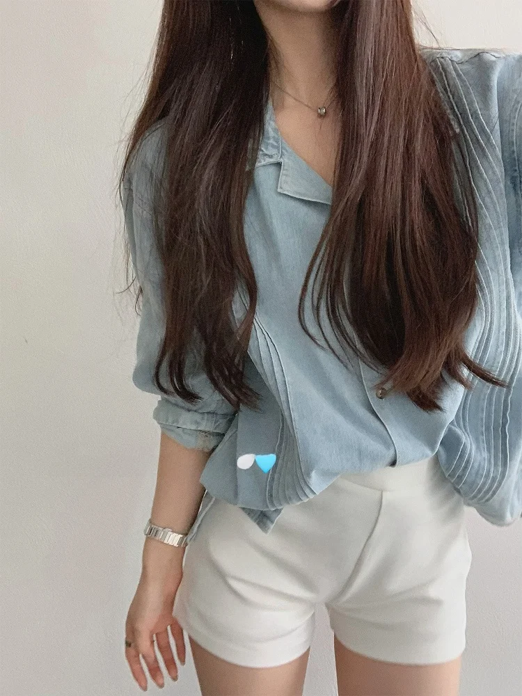 

Светло-голубая джинсовая рубашка из джерси с плиссировкой, в корейском стиле, повседневная, свободного кроя, с длинными рукавами, на пуговицах, средней длины, однотонная, женская.