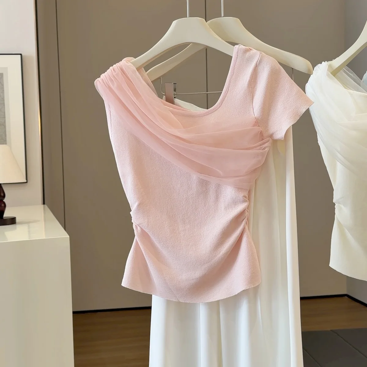 Iridesse, Pink Slanted Shoulder, Short-sleeved Sweater, for Women, Niche, Mesh Patchwork, Pinch Pleated, Off-shoulder Top