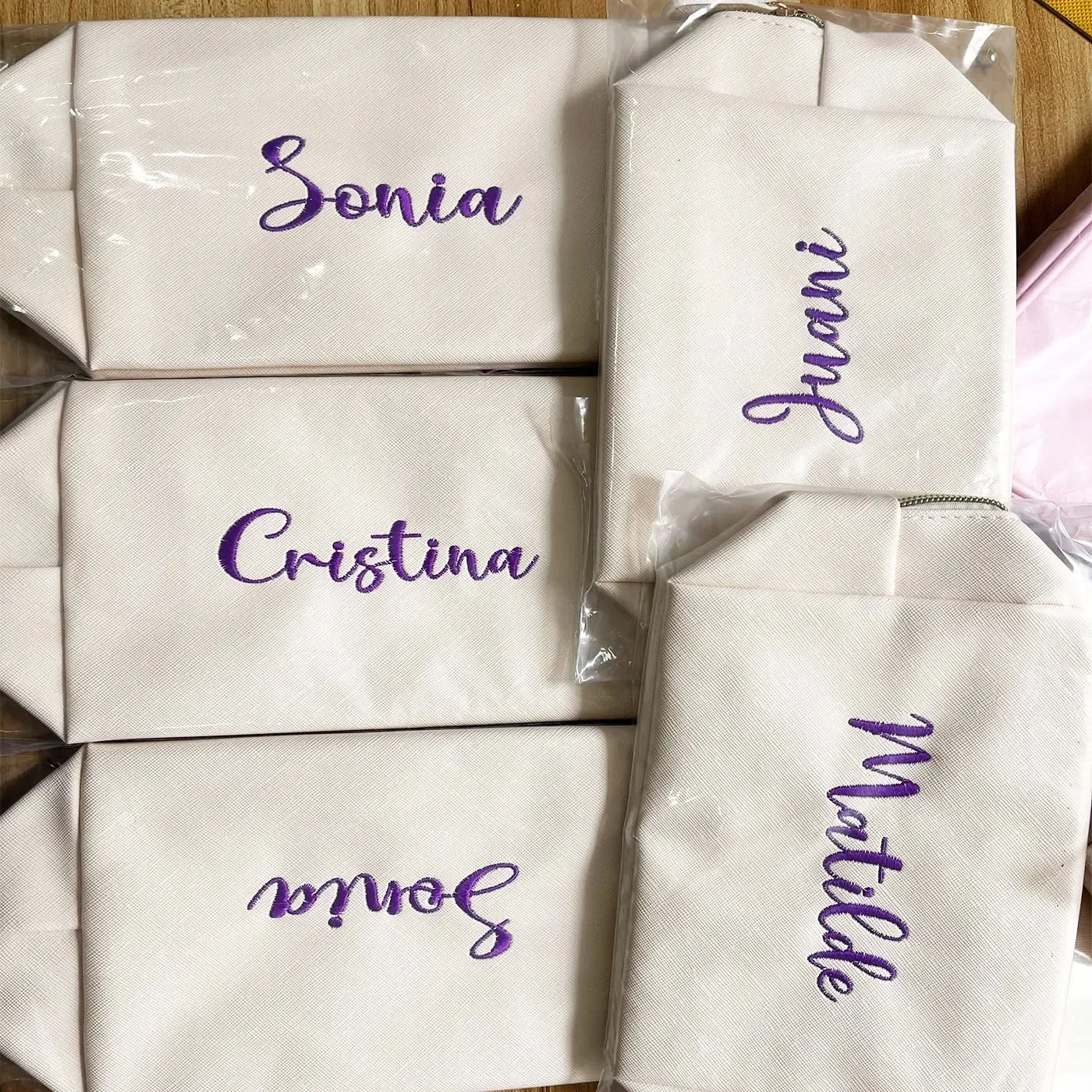 Wasserdichte Make-up-Tasche aus PU-Leder – personalisierte individuelle Namensstickerei, langlebiges Kulturset, tragbare Kosmetiktasche für Männer und Frauen – Detail 4
