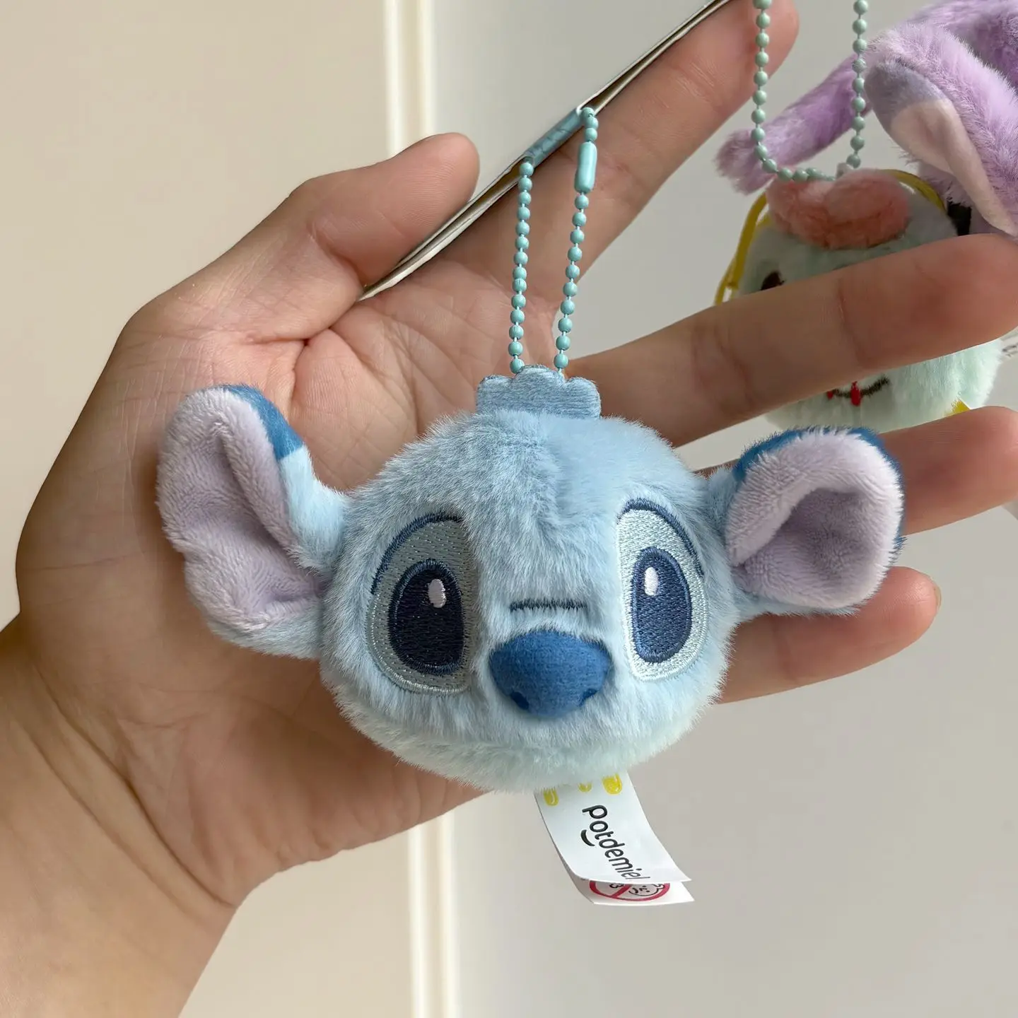 Combinaison mignonne de dessin animé Disney Stitch, poupée pendentif en peluche, ornements de sac à dos, porte-clés, cadeau d'anniversaire