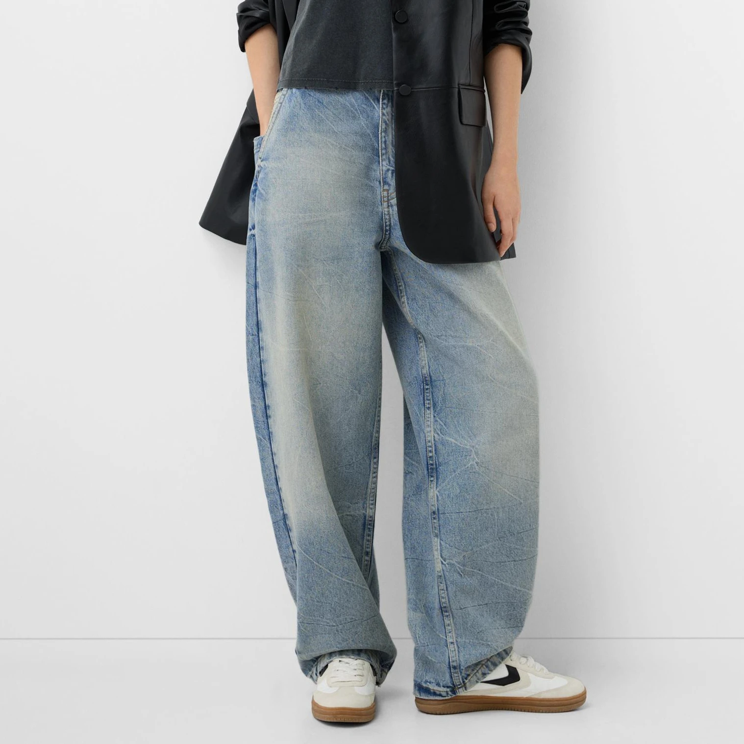 

2025 Women's Soild Color Basic Jeans Fashion Comfort Light Blue Stylish Loose Fit Denim Pants