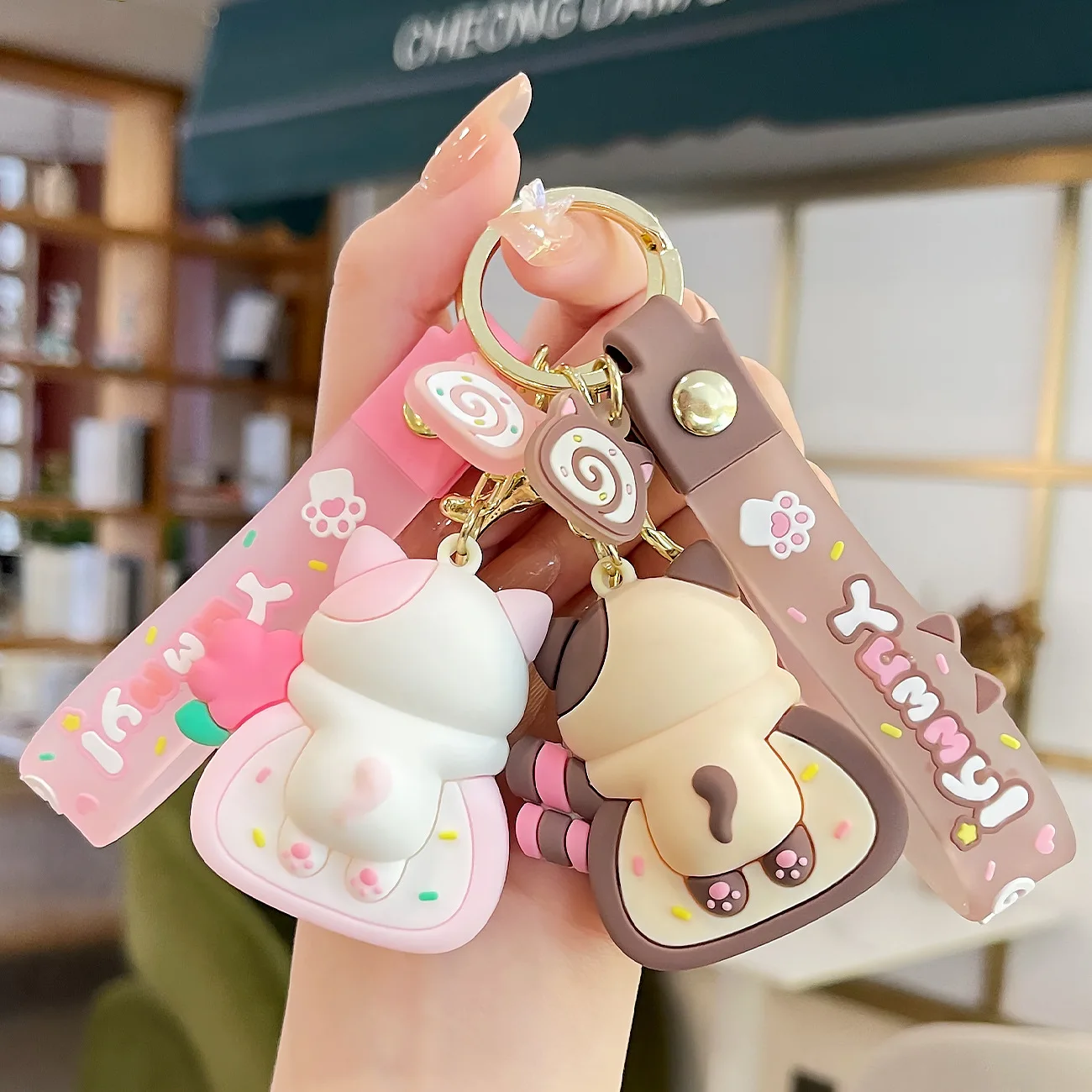 1pc Cat Cake Roll Cartoon Keychain, Cute Toy Car Keychain, Book Bag Pendant, Ideal choice Small Gifts for Women and Girls