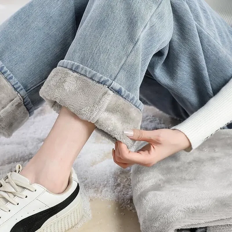 Verdickte, hoch taillierte, lässige Jeans mit weitem Bein, Damen-Jeans mit Fleece-Futter, warme Oberbekleidung, lockere Passform, gerade Bein-Denim-Hose für den Winter