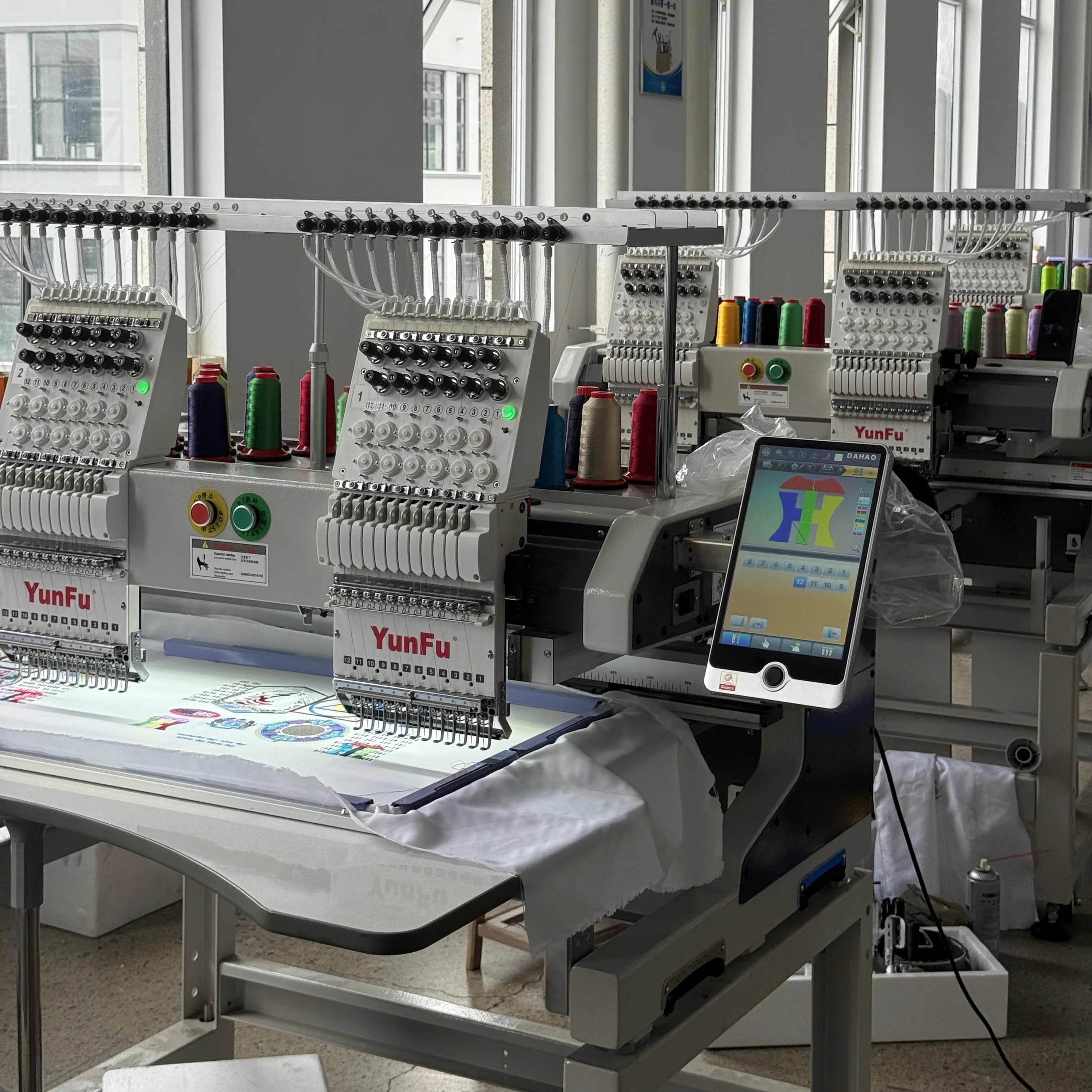High-Speed YUNFU Computerized Hat Sewing Machine 1200 Rpm Double 2 Head Flat Cap Embroidery 15 Needles Automatic Custom